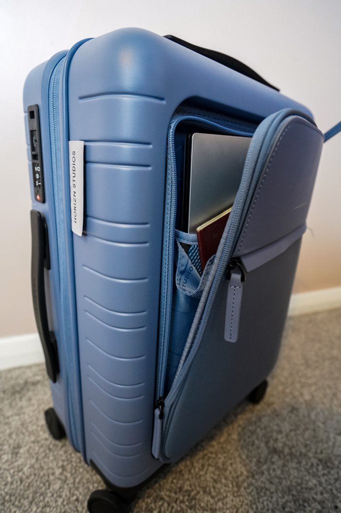 2023 Horizn Studios Luggage Review [InDepth & Unbiased]